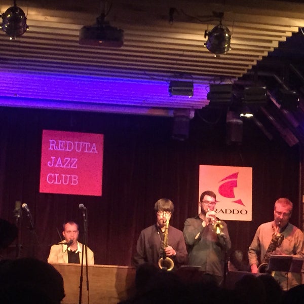 Photo taken at Reduta Jazz Club by Gökçen A. on 8/7/2015