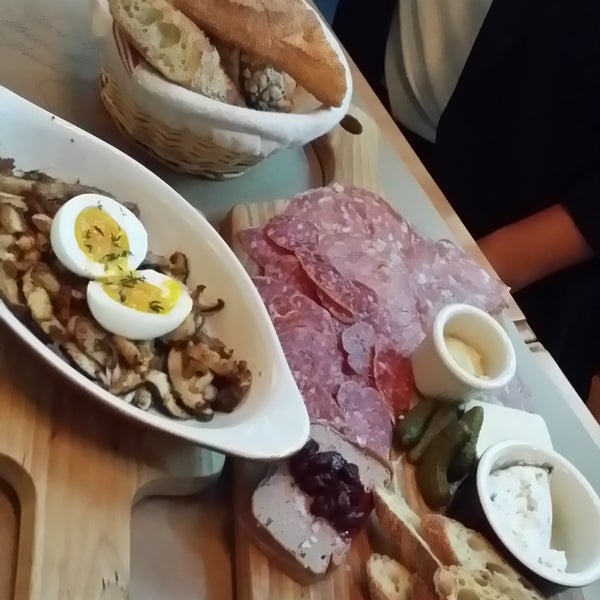 Le Caviste Wine Bar in Belltown