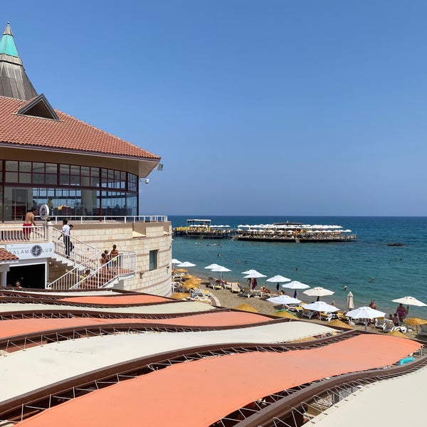 Foto scattata a Salamis Bay Conti Resort Hotel da İlhan il 9/2/2022