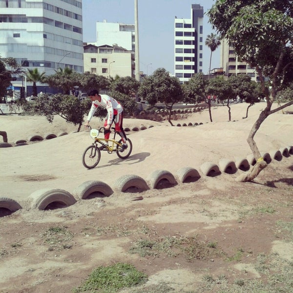 10/5/2013にÚrsula B.がSkate Park de Mirafloresで撮った写真