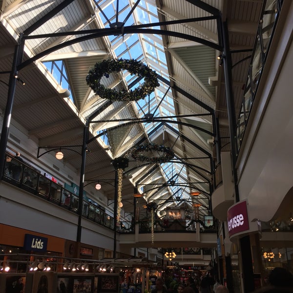 Photo taken at Dulles Town Center by Stephen O. on 12/16/2017
