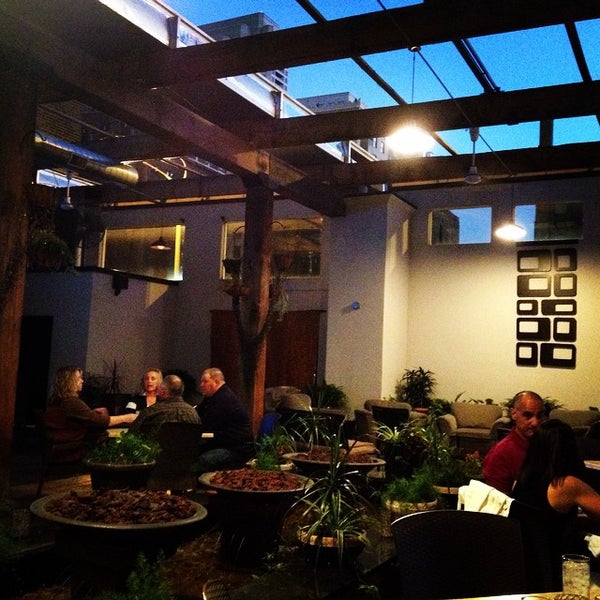 Foto tirada no(a) Copia Restaurant &amp; Wine Garden por Eat Drink &amp; Be Philly em 9/28/2014