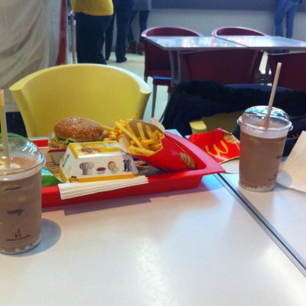 Макдональдс сербия. Макдональдс сербия. Макдак батуми. Mcdonalds serbia. Макдональдс в сербии.