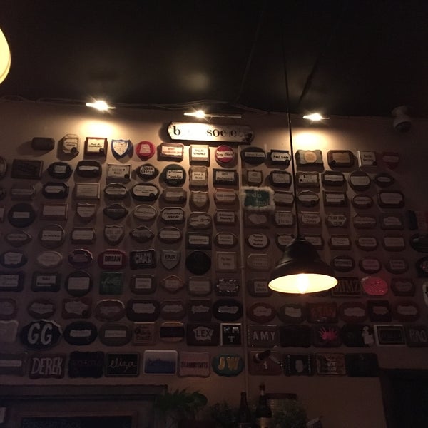 Foto tirada no(a) One Stop Beer Shop por Anastasiia O. em 10/21/2015