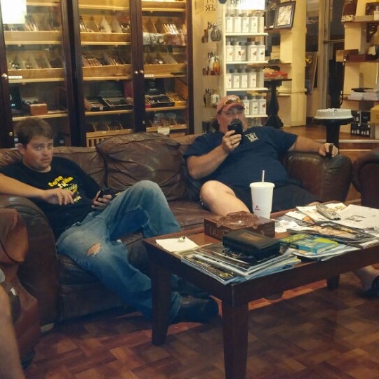 Снимок сделан в Key West Cigar Club &amp; Smoke Shop пользователем John L. 2/28/2014