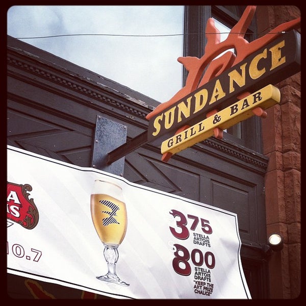 Foto tirada no(a) Sundance Grill por Matthew M. em 10/7/2012