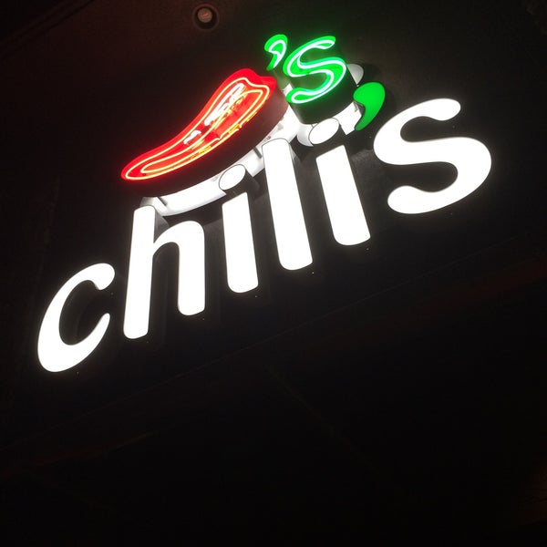 Photo taken at Chili&#39;s Grill &amp; Bar by Jenifer on 12/7/2014