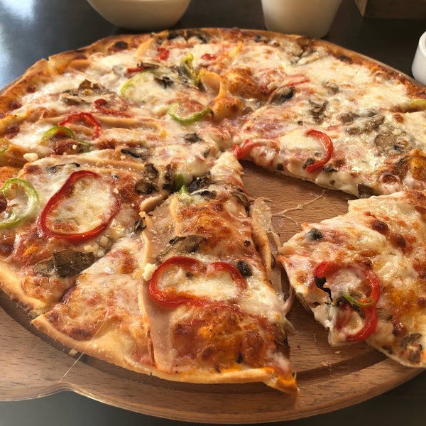 11/22/2018 tarihinde Jnkziyaretçi tarafından Pizza Napoli'de çekilen fotoğraf