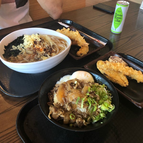 Photo taken at U:Don Fresh Japanese Noodle Station by Anni D. on 7/16/2018