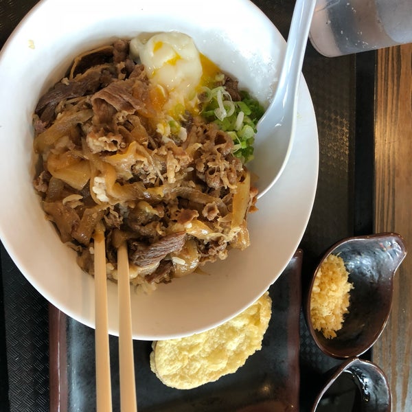 Photo taken at U:Don Fresh Japanese Noodle Station by Anni D. on 6/3/2018
