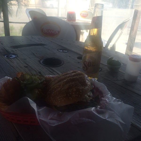 2/21/2015 tarihinde Nachito L.ziyaretçi tarafından Patata&#39;s Burger'de çekilen fotoğraf