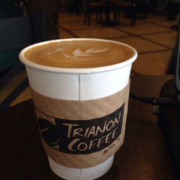 รูปภาพถ่ายที่ Trianon Coffee โดย Adrienne เมื่อ 1/28/2014