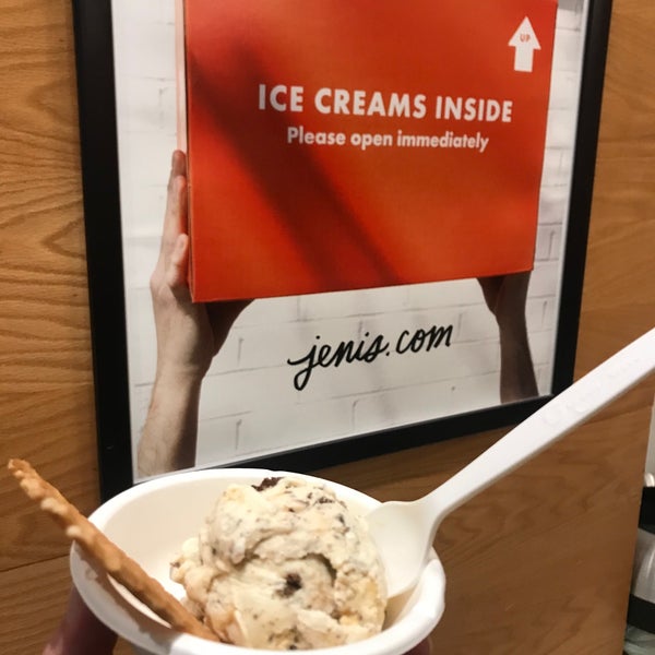 Снимок сделан в Jeni&#39;s Splendid Ice Creams пользователем Alina S. 1/11/2020
