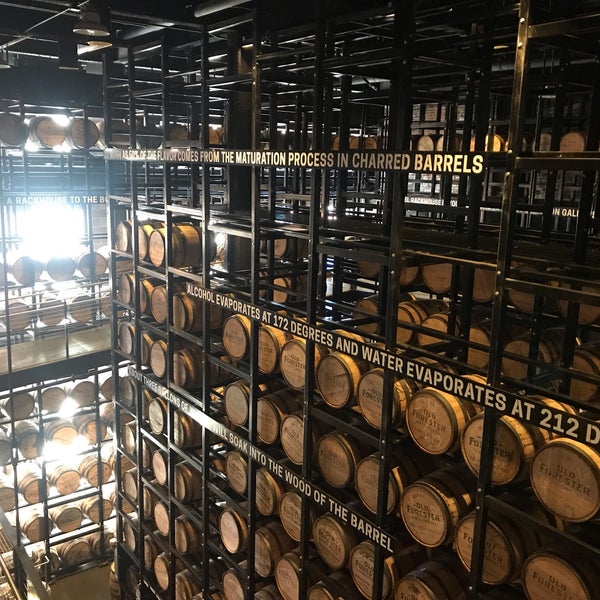 8/11/2019에 Alina S.님이 O﻿l﻿d﻿ ﻿F﻿o﻿r﻿e﻿s﻿t﻿e﻿r﻿ ﻿D﻿i﻿s﻿t﻿i﻿l﻿l﻿ing Co.에서 찍은 사진
