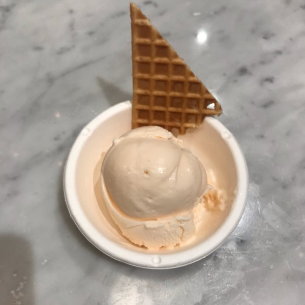 Das Foto wurde bei Jeni&#39;s Splendid Ice Creams von Alina S. am 7/6/2019 aufgenommen