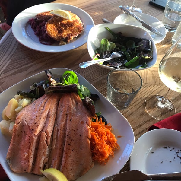 Foto scattata a Gaumenkitzel Restaurant da Alina S. il 8/28/2019