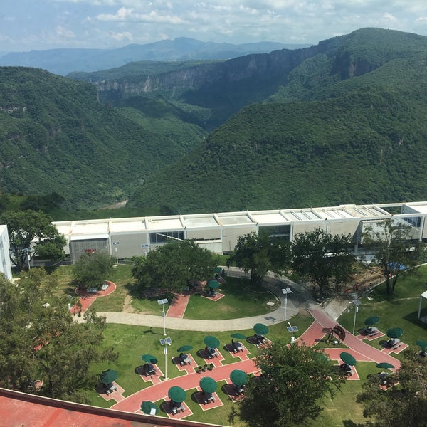 Photo taken at Centro Universitario de Arte, Arquitectura y Diseño (CUAAD Huentitán) by Sus C. on 9/7/2016