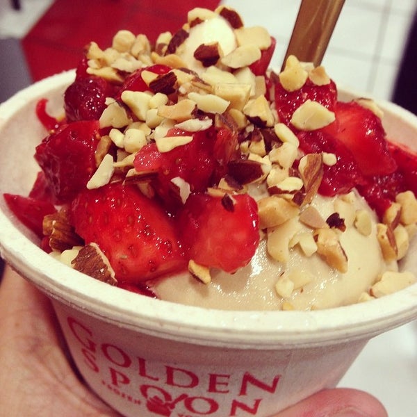 2/18/2014にHeidi S.がGolden Spoon Frozen Yogurtで撮った写真