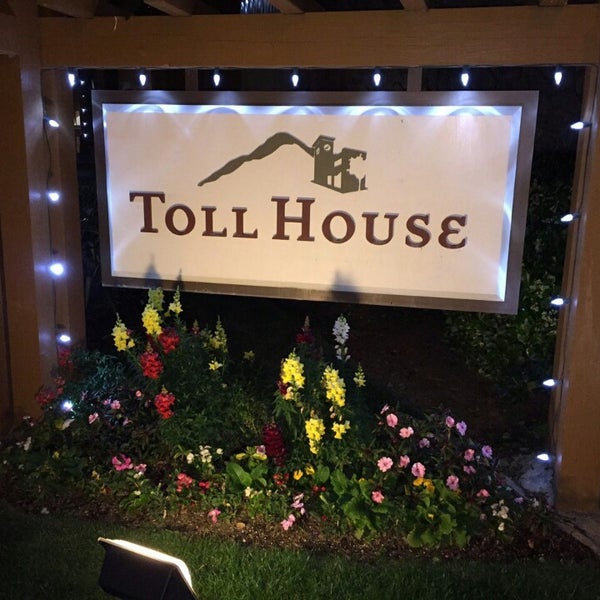 Foto tirada no(a) Toll House Hotel por Su Yin O. em 4/28/2015