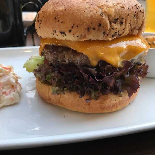 Spitzen Burger 🍔 😋 Der Krautsalat beeindruckend 👍