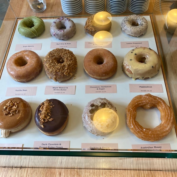 Foto diambil di Shortstop Coffee &amp; Donuts oleh Gerald K. pada 11/13/2020