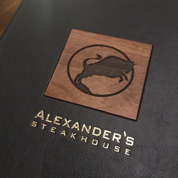 Foto tomada en Alexander&#39;s Steakhouse  por Maria P. el 10/27/2018