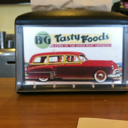 Foto tomada en B&amp;G Tasty Foods  por Ben el 12/15/2012