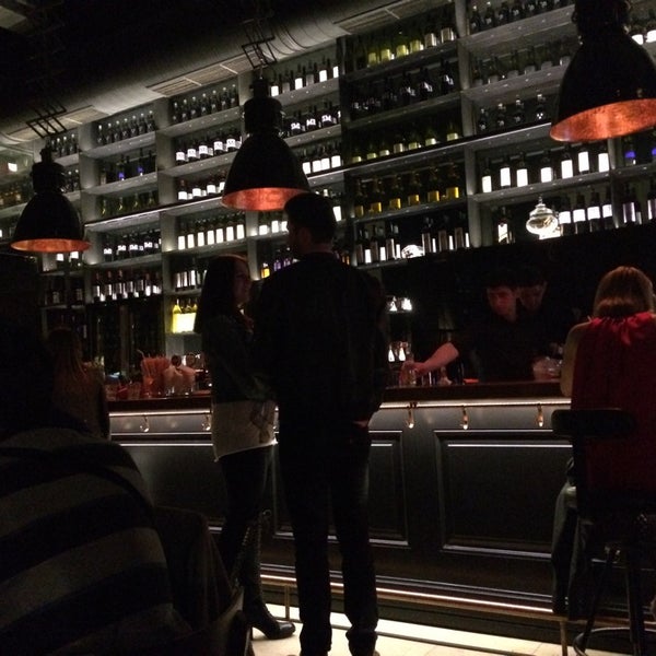 5/30/2014にEugene de V.がTime Restaurant &amp; Barで撮った写真
