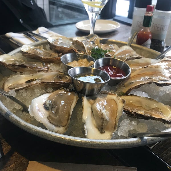 Photo prise au Plank Seafood Provisions par Dan le2/13/2018
