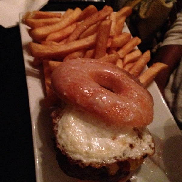 Das Foto wurde bei The Burger Bistro von Heather C. am 8/14/2014 aufgenommen