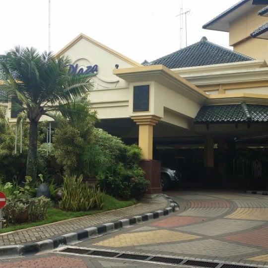 Photo prise au Kota Bukit Indah Plaza Hotel par Remmy R. le2/6/2014