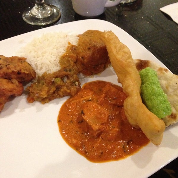 Снимок сделан в Bollywood Grill-Fine Indian Cuisine пользователем Zach W. 7/26/2014