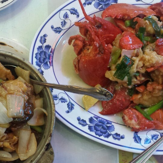 Das Foto wurde bei Harbor Palace Seafood Restaurant von Anabel P. am 10/25/2014 aufgenommen
