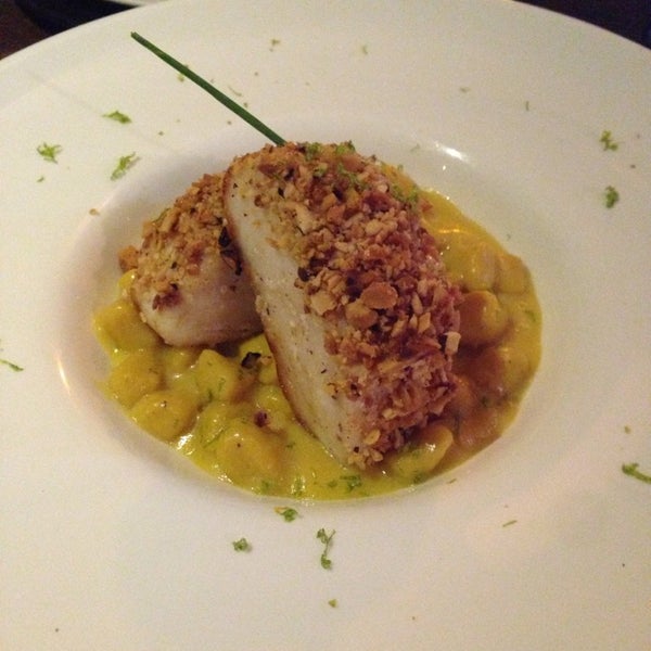 Photo taken at Cena Restaurante by Marina O. on 10/31/2014