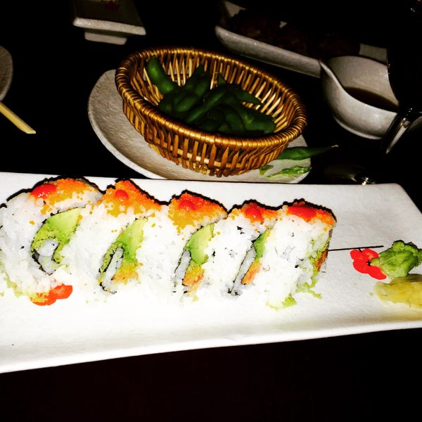 Foto scattata a sushi d da Deborah F. il 3/29/2015