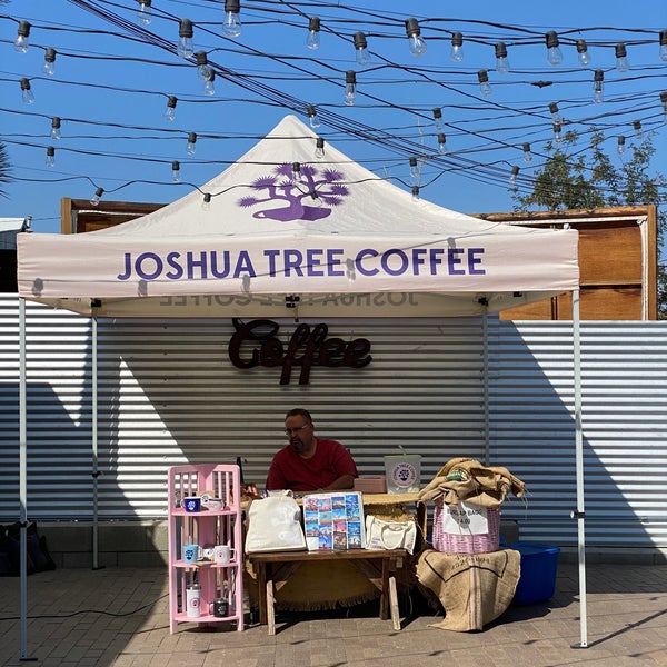 Photo prise au Joshua Tree Coffee Company par Eunice H. le9/17/2021