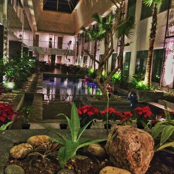 12/18/2015 tarihinde Evie A.ziyaretçi tarafından Aston Primera Pasteur Hotel'de çekilen fotoğraf