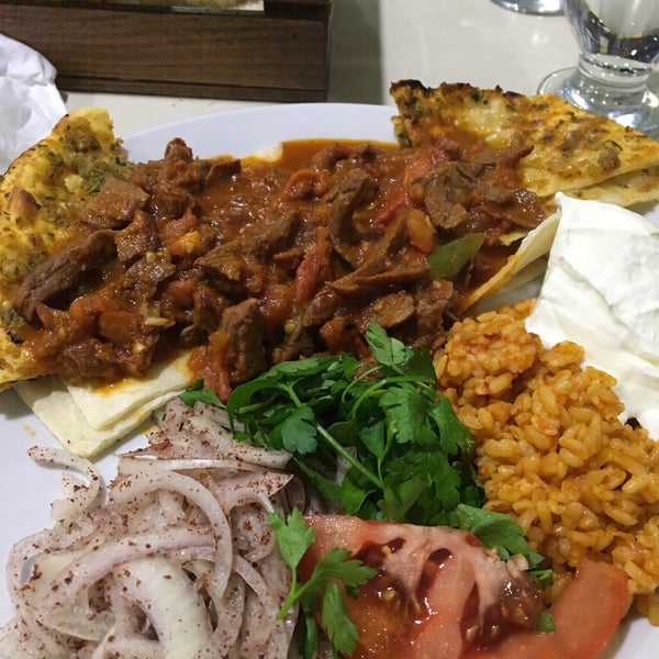 Das Foto wurde bei Fatsalı Hünkar Restoran von Tamer A. am 1/6/2018 aufgenommen