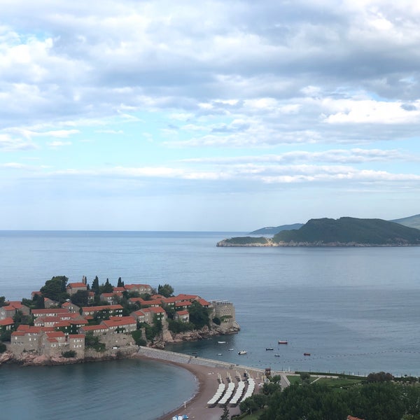 Foto diambil di Hotel Adrović oleh Christopher J. pada 7/8/2018