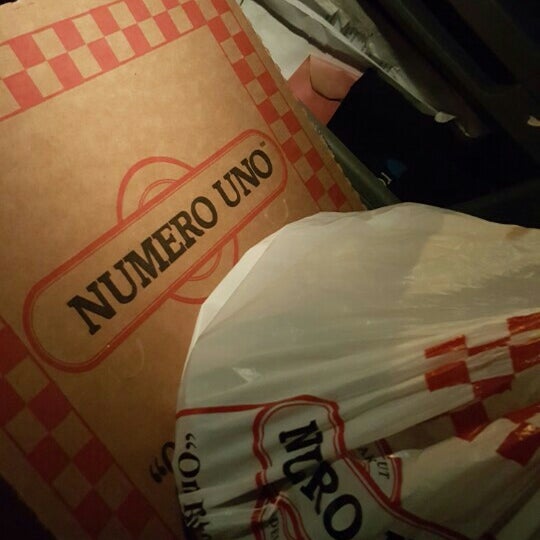 4/18/2016にC G.がNumero Uno Pizzaで撮った写真
