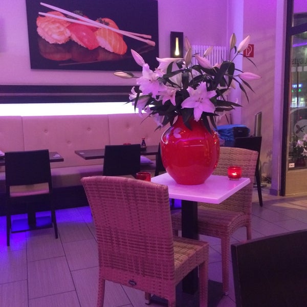 5/20/2014 tarihinde Osman K.ziyaretçi tarafından Sashimi Sushi Lounge'de çekilen fotoğraf