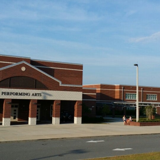 Photos at Lake Minneola High School 3 tips from 237 visitors