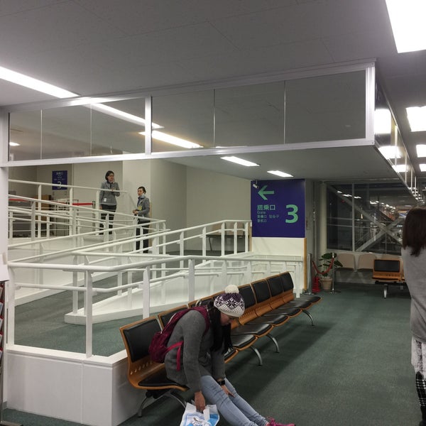 Photos At 函館空港 国際線搭乗口3 Airport Gate