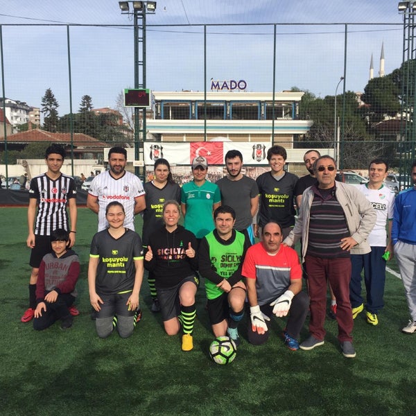 maltepe sahil hali saha istanbul da futbol sahasi da fotograflar