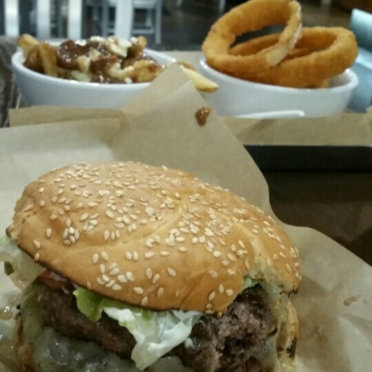 Photo taken at Big Smoke Burger by STRETCH H. on 10/22/2015