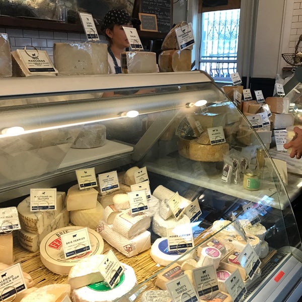 4/23/2017에 Flo M.님이 Campbell Cheese &amp; Grocery에서 찍은 사진