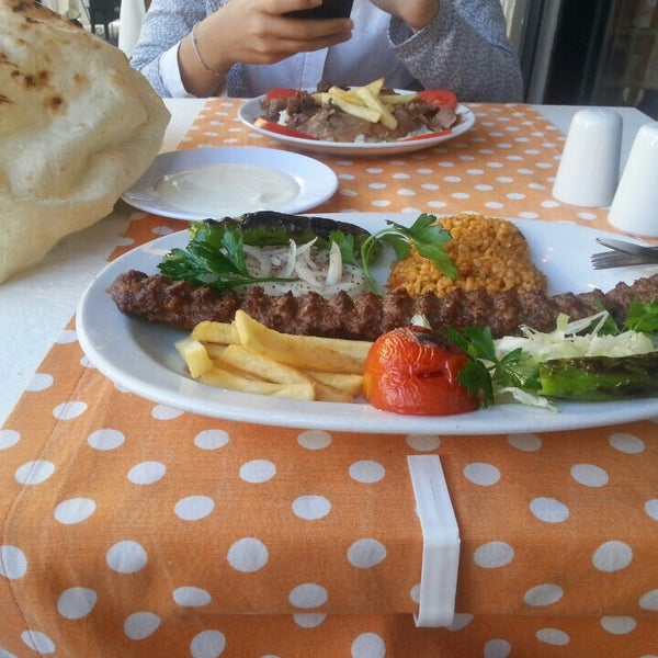Снимок сделан в Anatolia Restaurant İzmir Cafe Restaurant пользователем Begüm V. 10/9/2015
