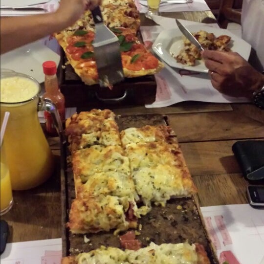 Photo taken at Cia. das Pizzas by Charles Souza Madureira M. on 7/23/2014