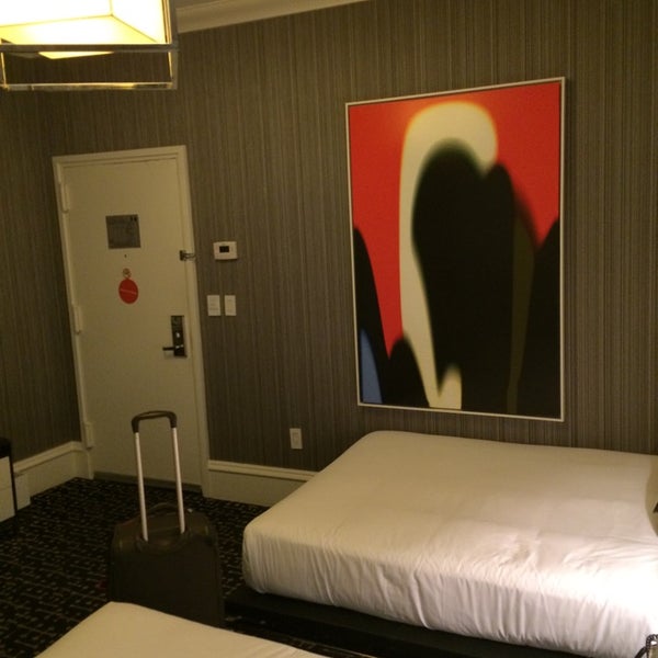รูปภาพถ่ายที่ The Moderne Hotel โดย George S. เมื่อ 11/4/2014
