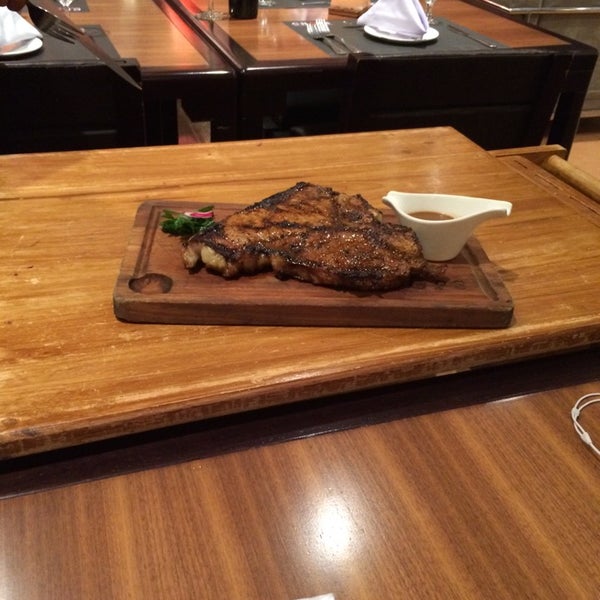 Foto tirada no(a) Chops Chicago Steakhouse por George S. em 9/20/2014